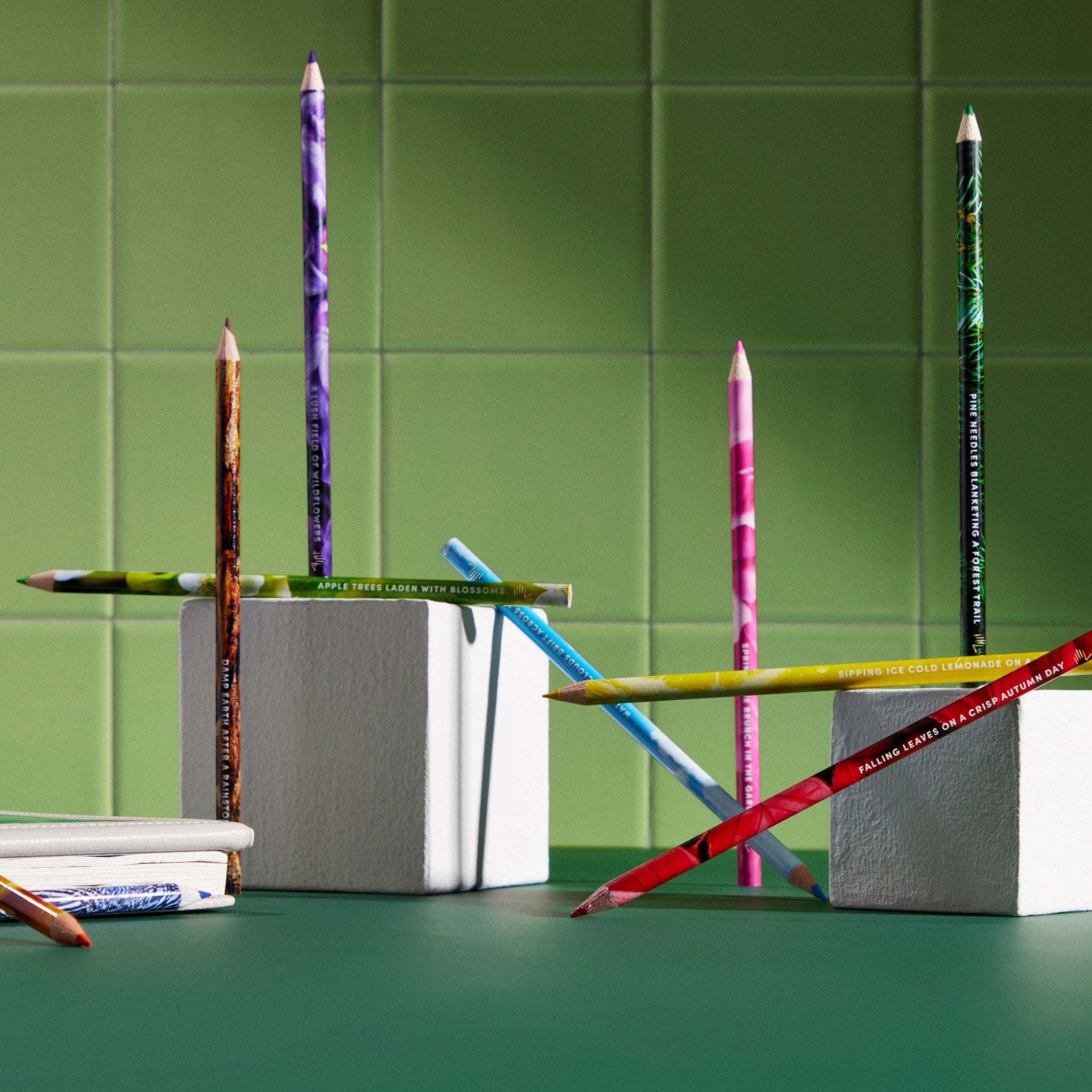 rub-sniff-scented-colored-pencils-classic-8006150.jpg